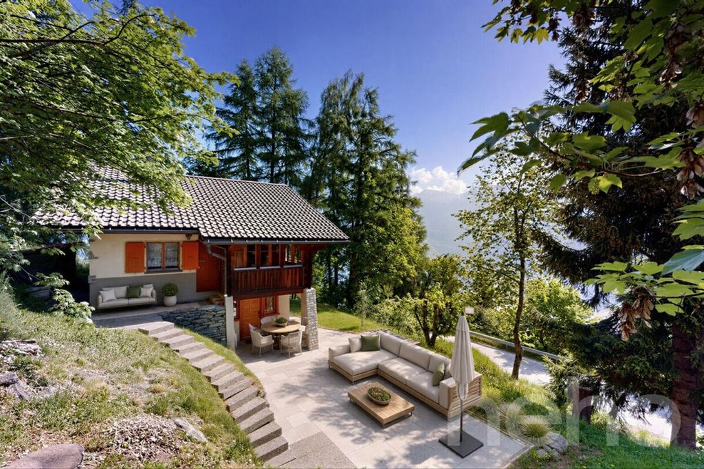 Property photo 1 of 12
