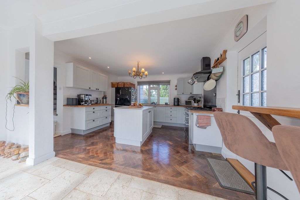 Property photo 3 of 16