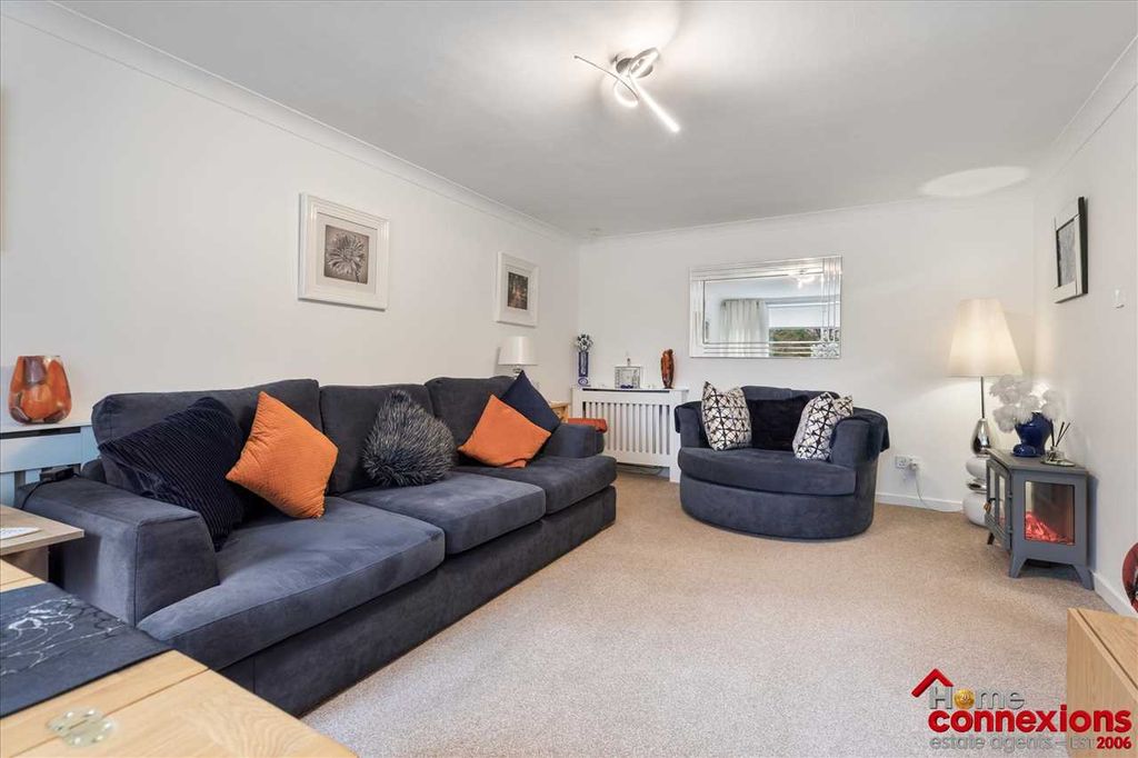 Property photo 3 of 23 Lounge Dining (2)