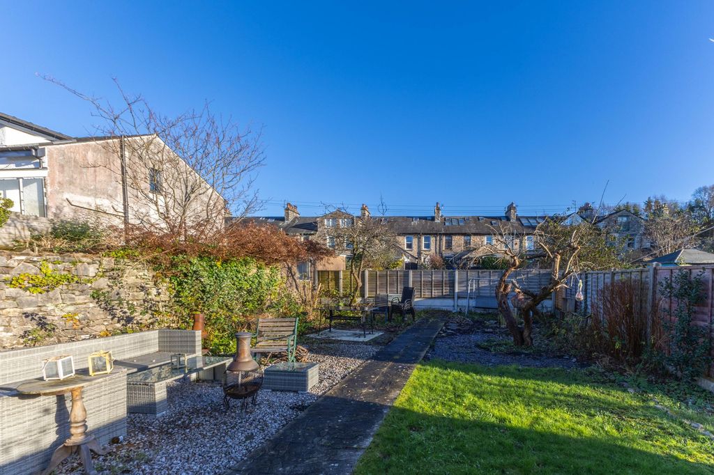 Property photo 2 of 26