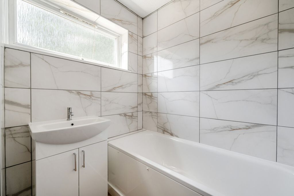 Property photo 3 of 11 1495456-3-6A58E74...
