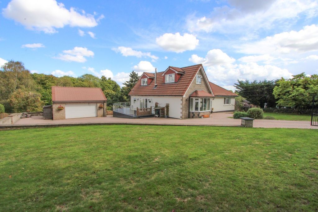 Property photo 2 of 40