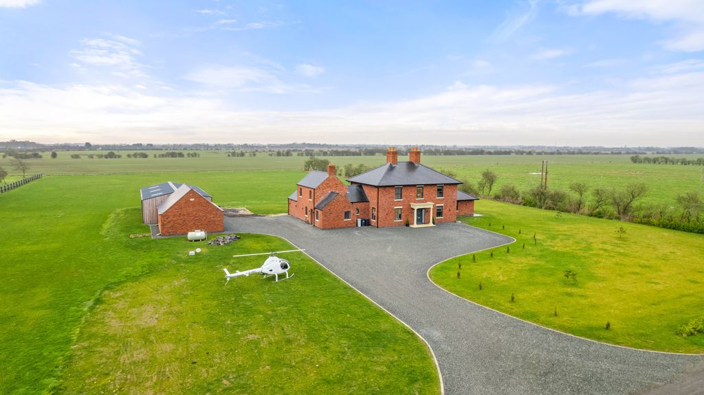 Property photo 1 of 67
