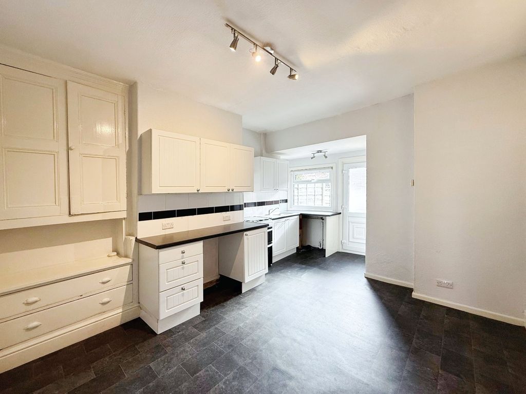 Property photo 2 of 11 Picture No. 33