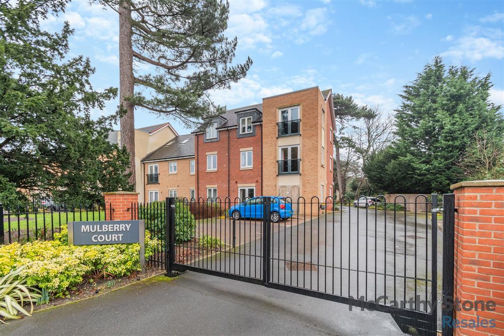 Property photo 1 of 16 8634236-Exterior07.Jpg