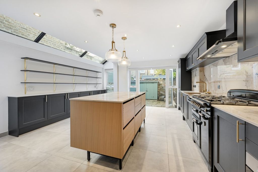 Property photo 1 of 20 Kitchen/Dining