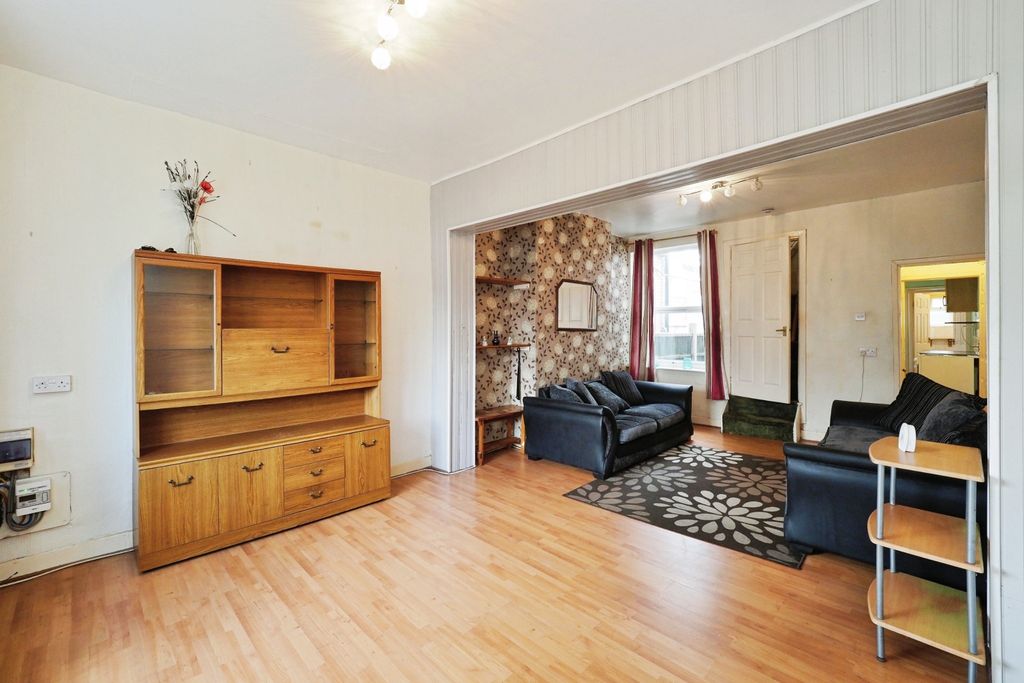 Property photo 1 of 20 Bright And Open Plan Kitchen Dining