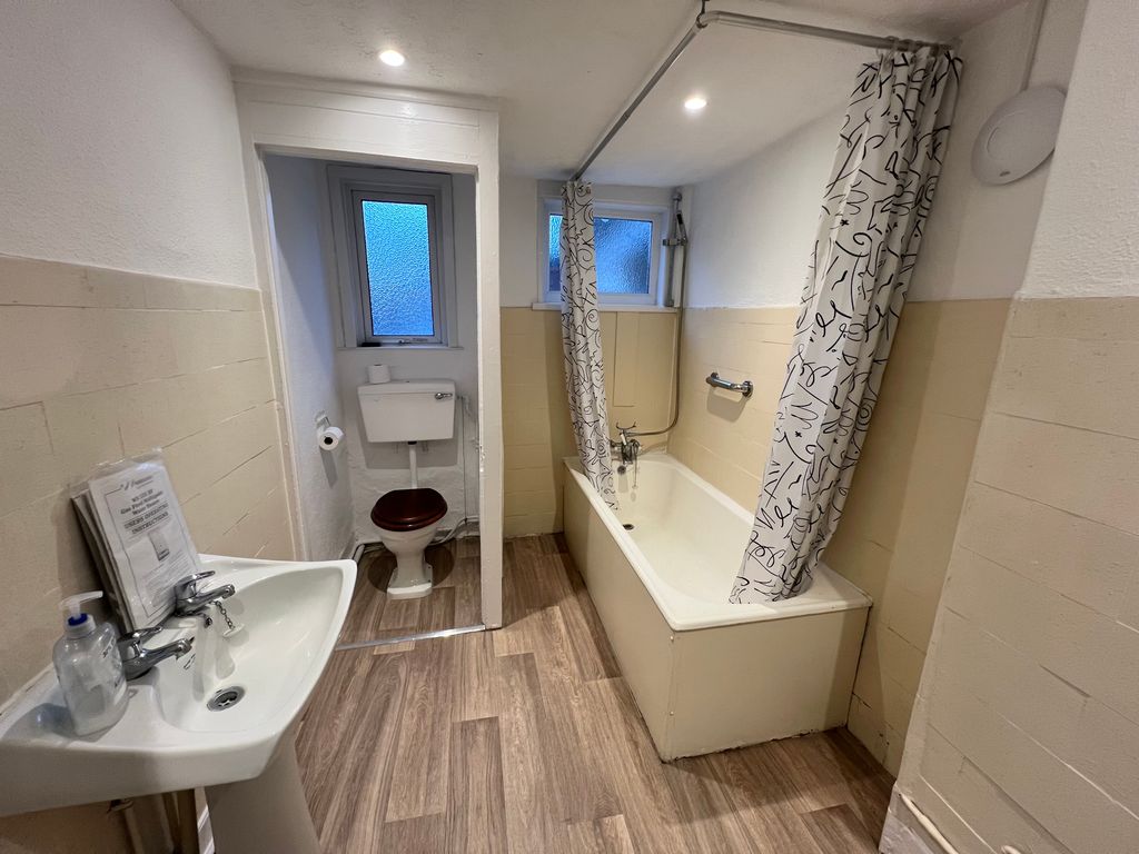 Property photo 2 of 16 Bathroom  Porthcawl Cf36