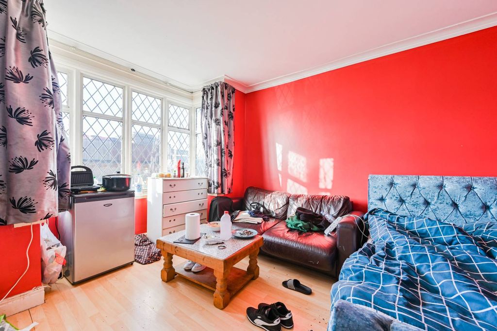 Property photo 1 of 8