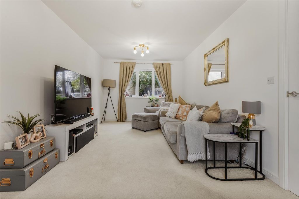 Property photo 2 of 20 Lounge