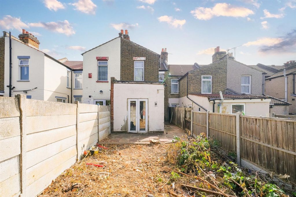 Property photo 2 of 23