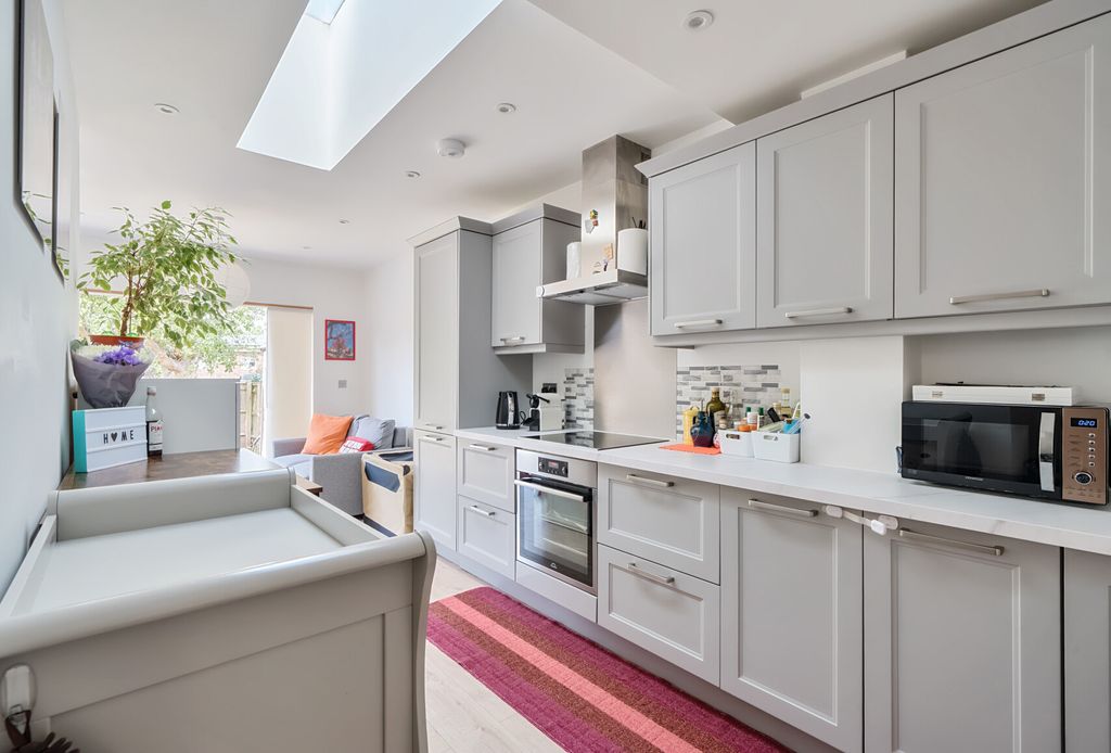 Property photo 3 of 10 1327739-11-687A5c...