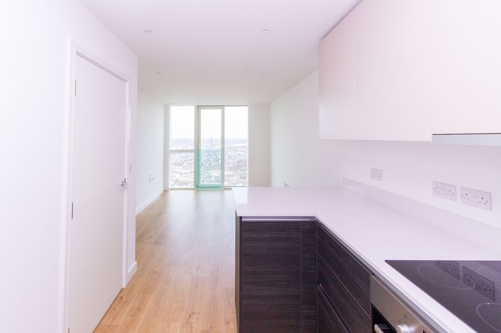 Property photo 3 of 8 Kitchen