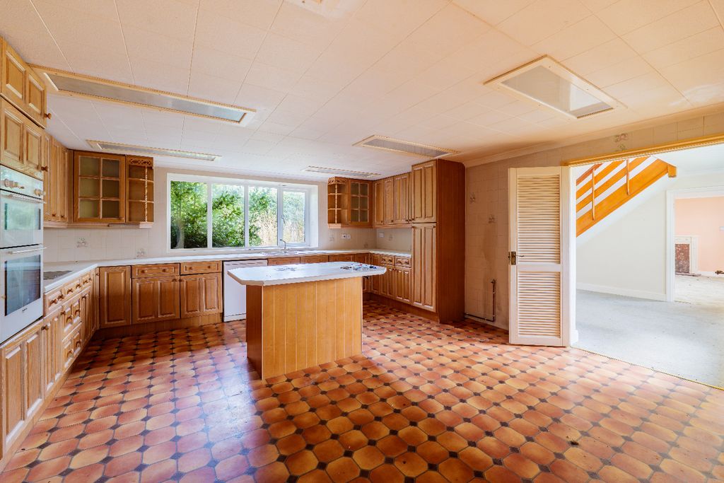 Property photo 3 of 41 4986253