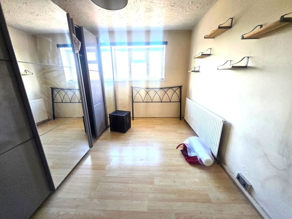 Property photo 3 of 3