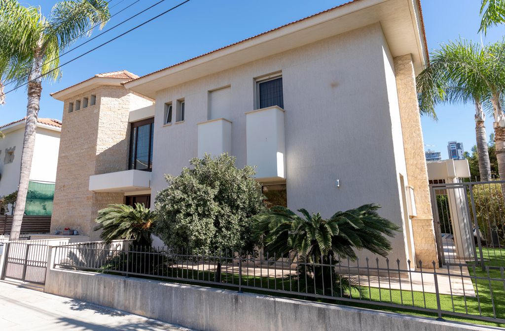 Property photo 1 of 22