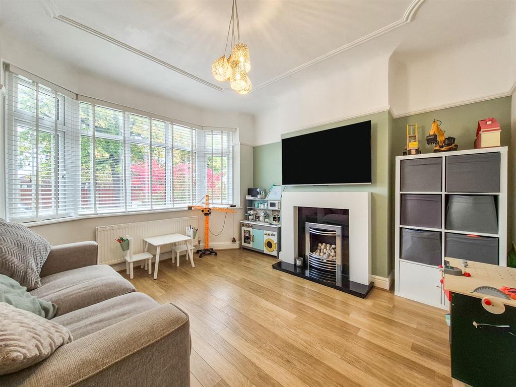 Property photo 3 of 33 Sitting Room