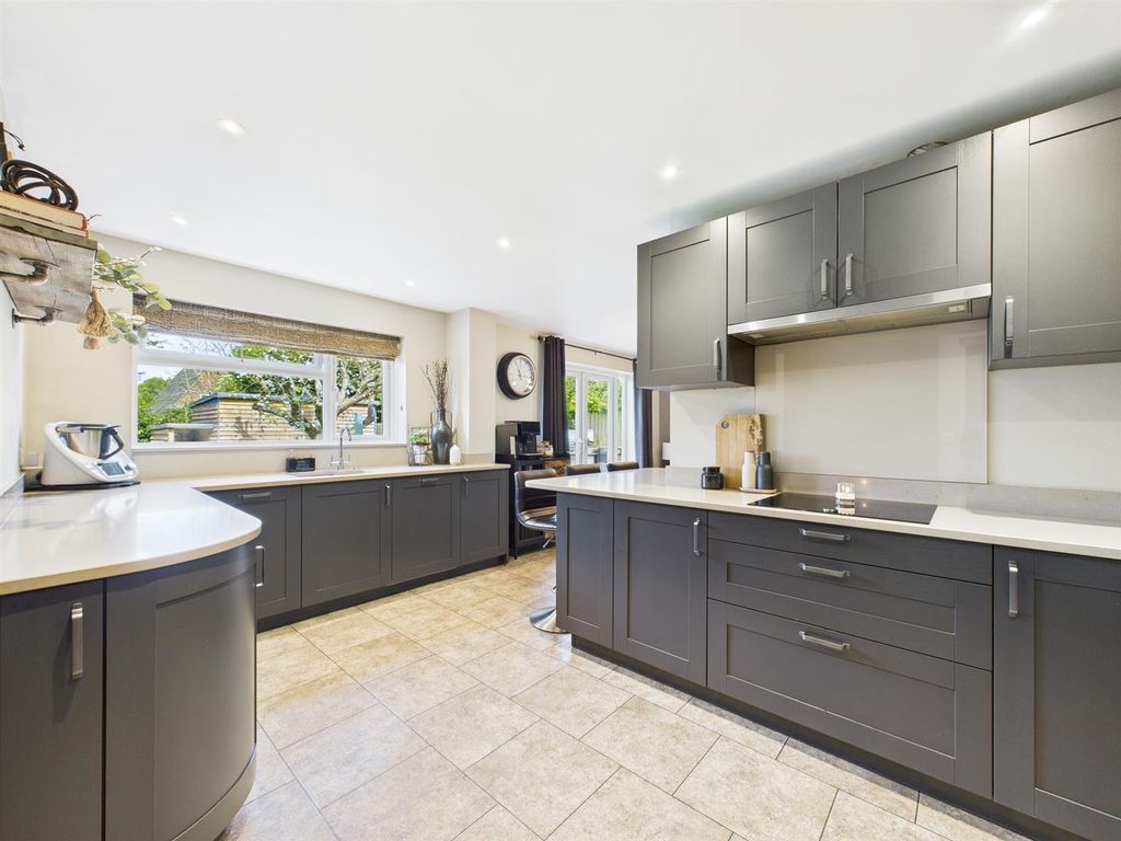 Property photo 2 of 31