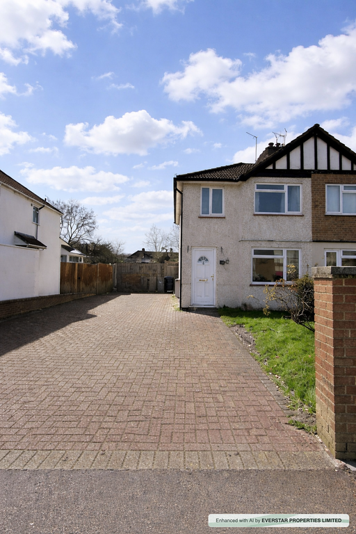 Property photo 1 of 2 3 Bedroom Property To Let €“ Hampden Road, Harrow Ha3 5Pr