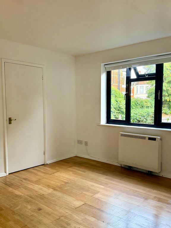 Property photo 2 of 6 Studio Room