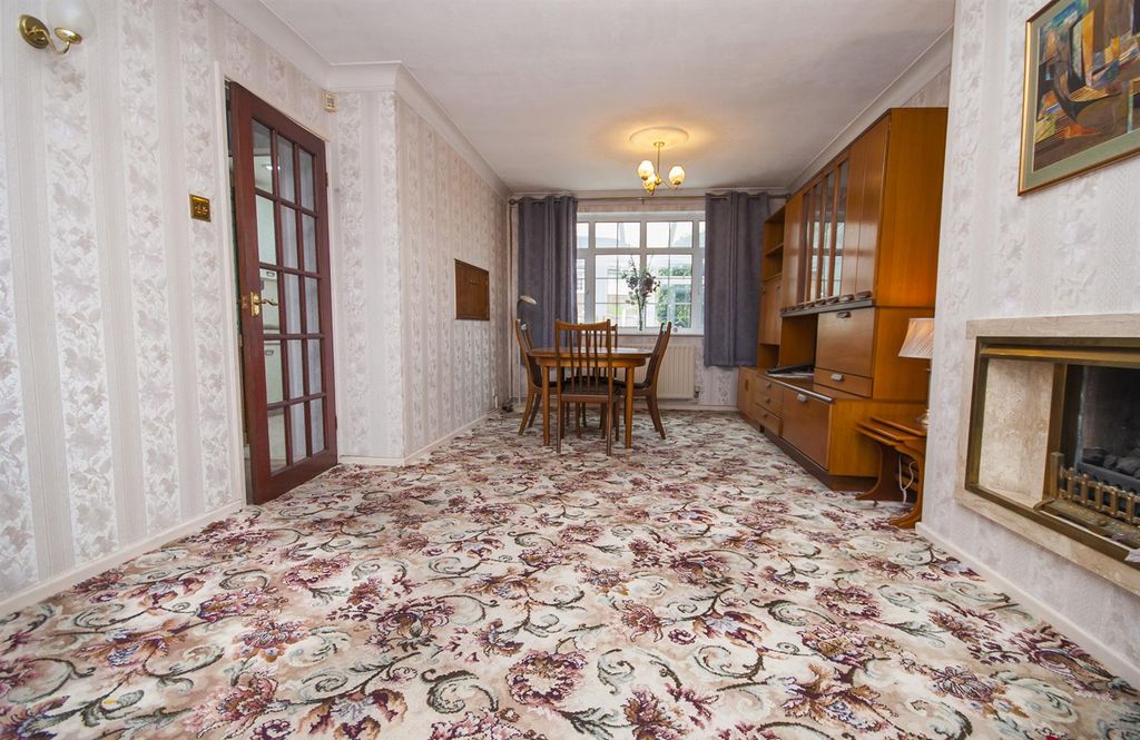 Property photo 3 of 19 Living/ Dining Room