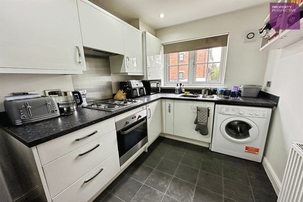 Property photo 3 of 9 Kitchen