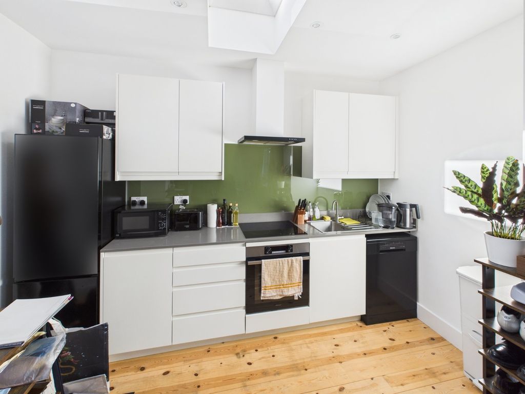 Property photo 2 of 12 Kitchen