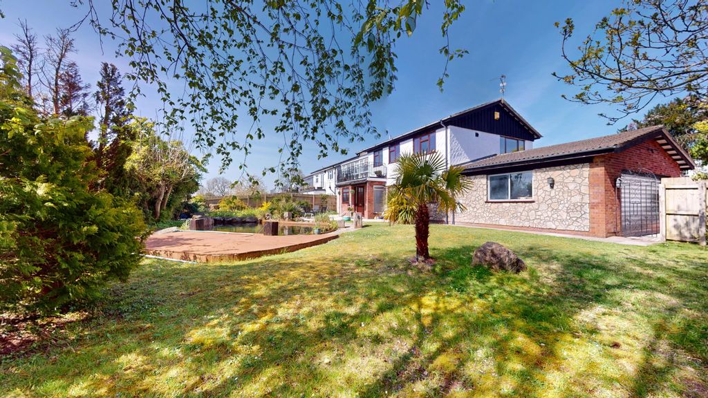 Property photo 1 of 39