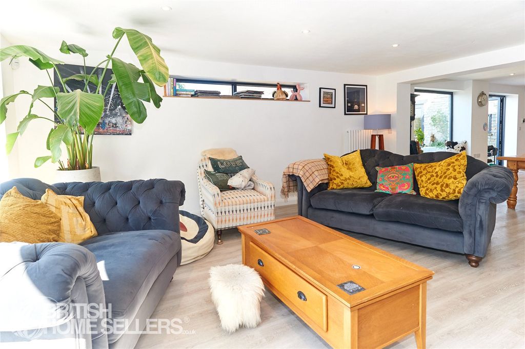 Property photo 3 of 21 Picture No. 05