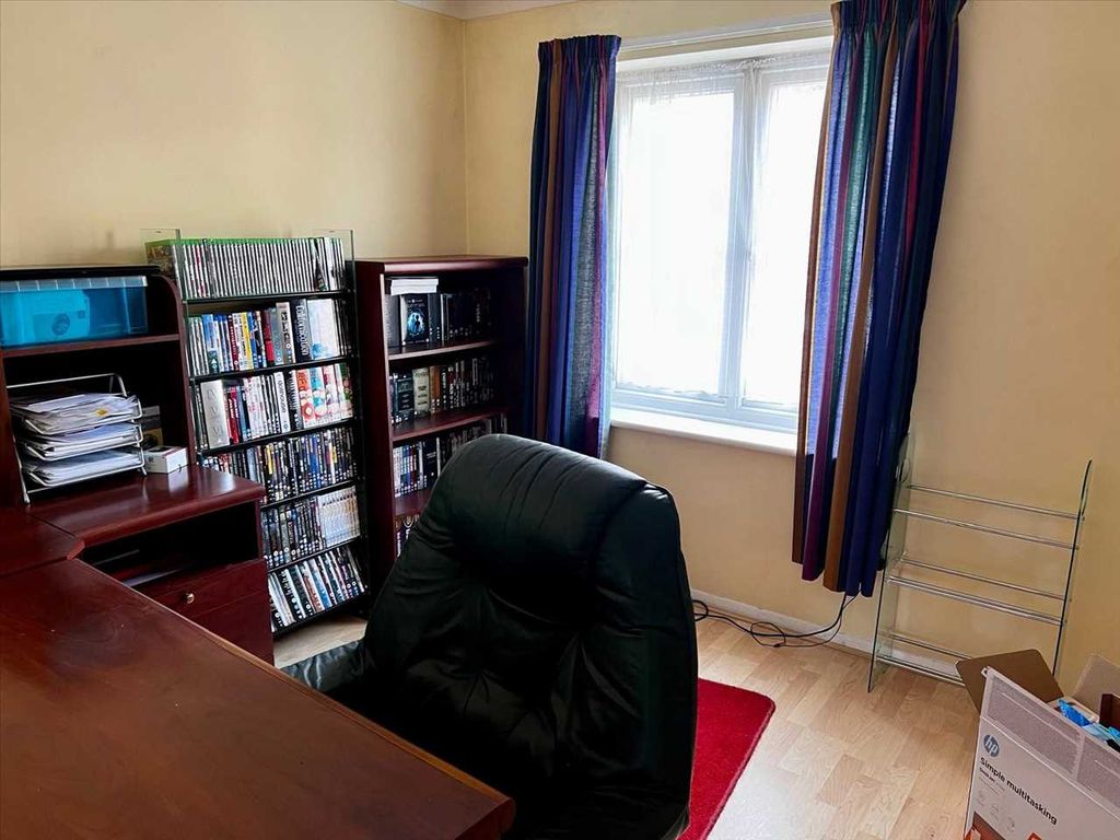 Property photo 3 of 6