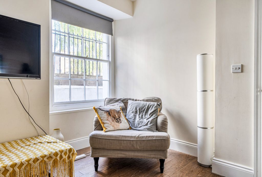 Property photo 2 of 18 1482354-14-6A3Bb3...