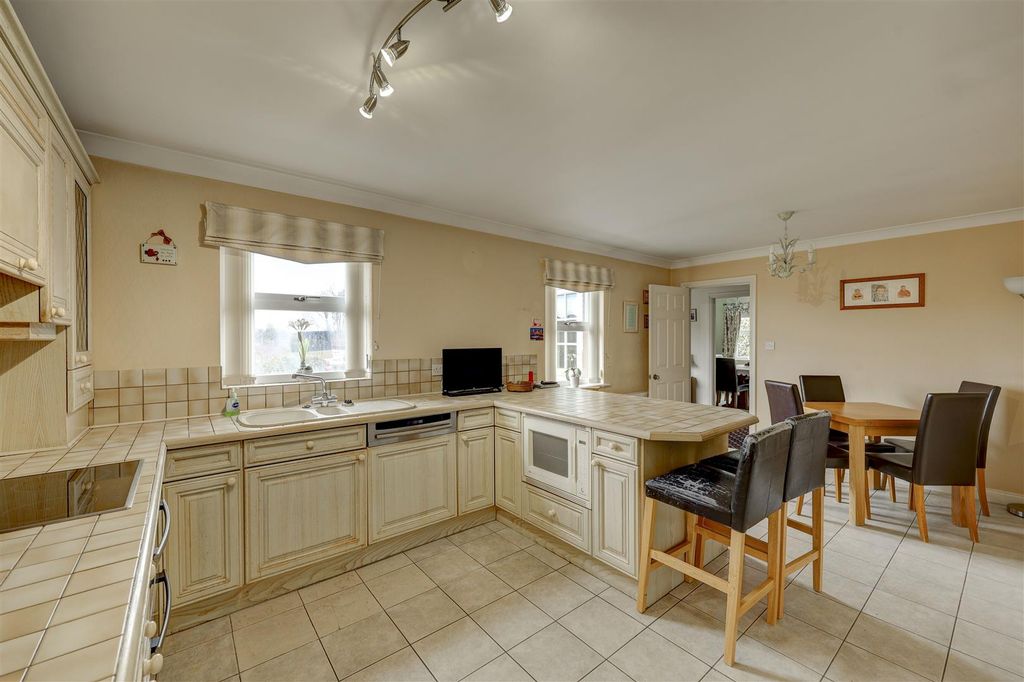 Property photo 3 of 26 Kitchen Diner