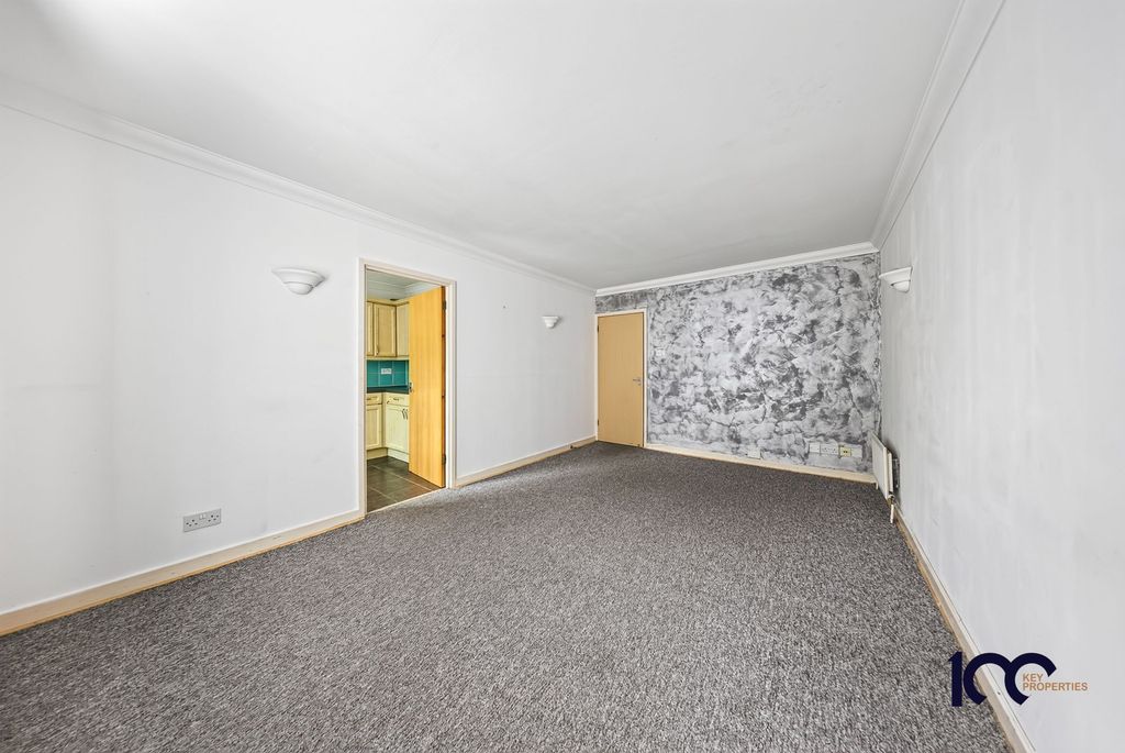 Property photo 3 of 33