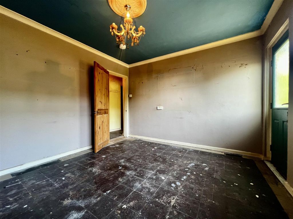 Property photo 3 of 8 Sitting Room