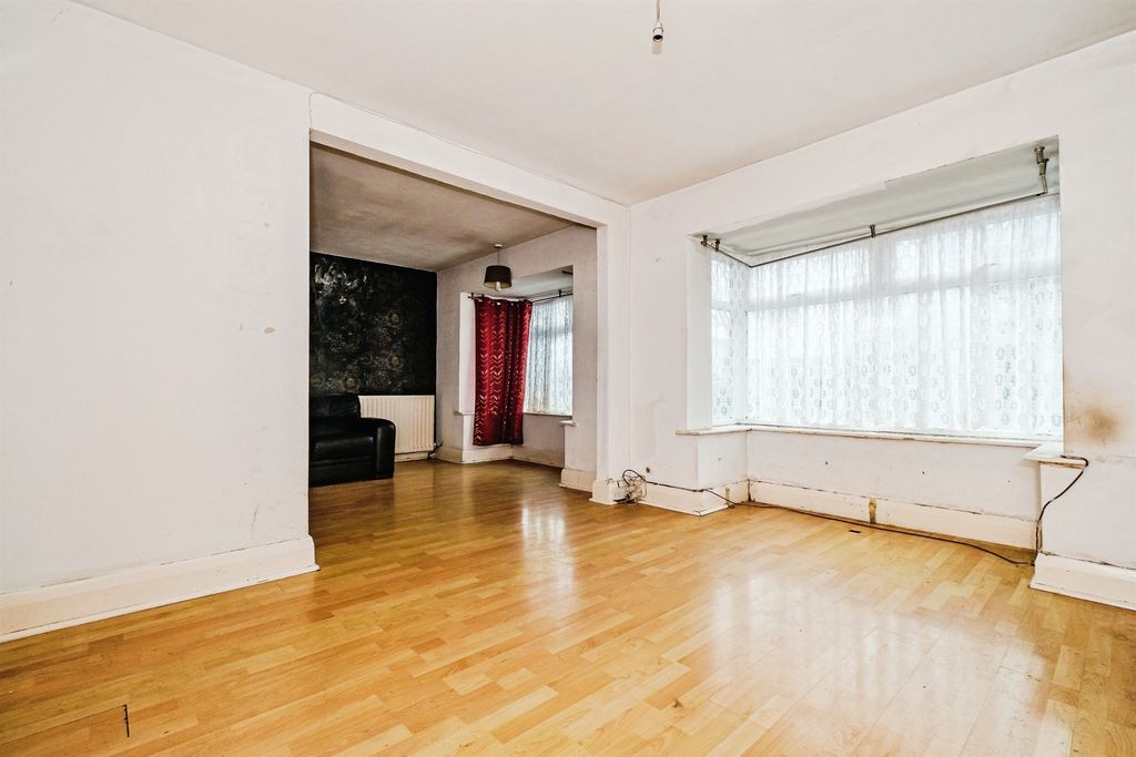 Property photo 2 of 23