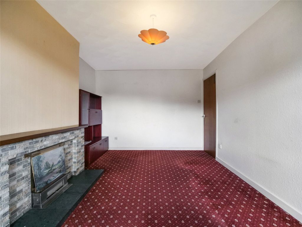 Property photo 3 of 17 Living Room