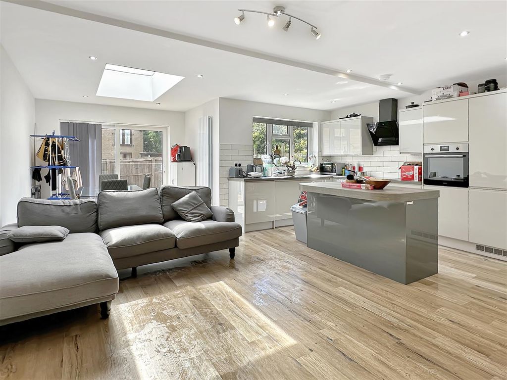Property photo 2 of 17 Communal Area