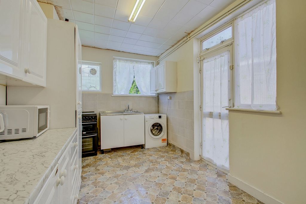 Property photo 3 of 10 Photo 6