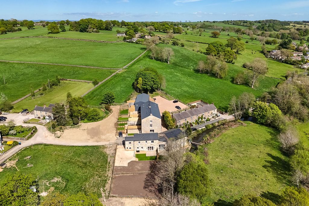 Property photo 1 of 25