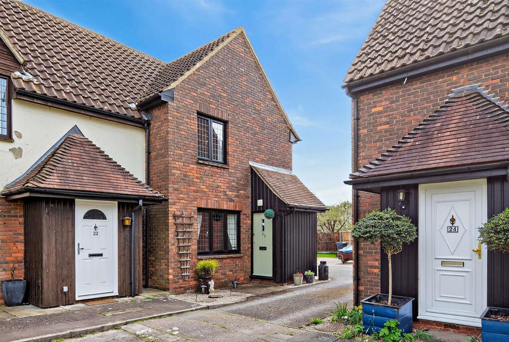 Property photo 1 of 11 8685608-Exterior02-800.Jpg