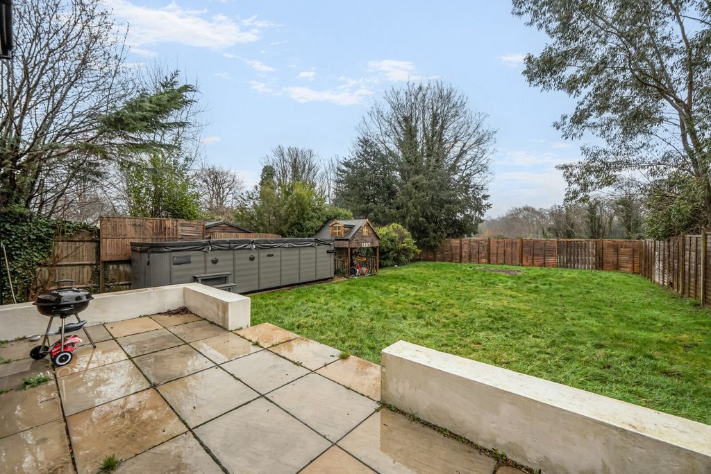 Property photo 3 of 15 1398026-12-696907...