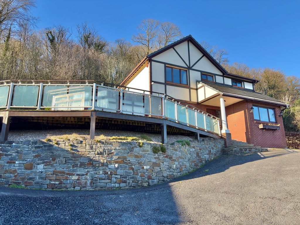 Property photo 3 of 20