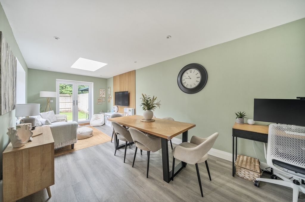 Property photo 3 of 22 1333072-18-689dc7...