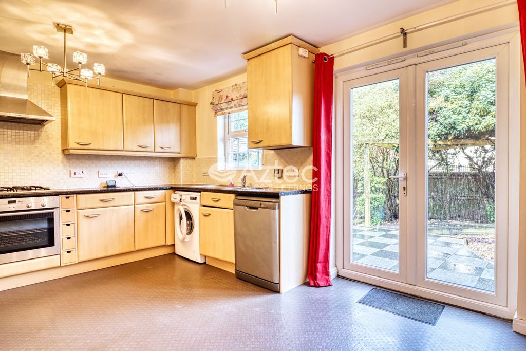 Property photo 3 of 23 Kitchen