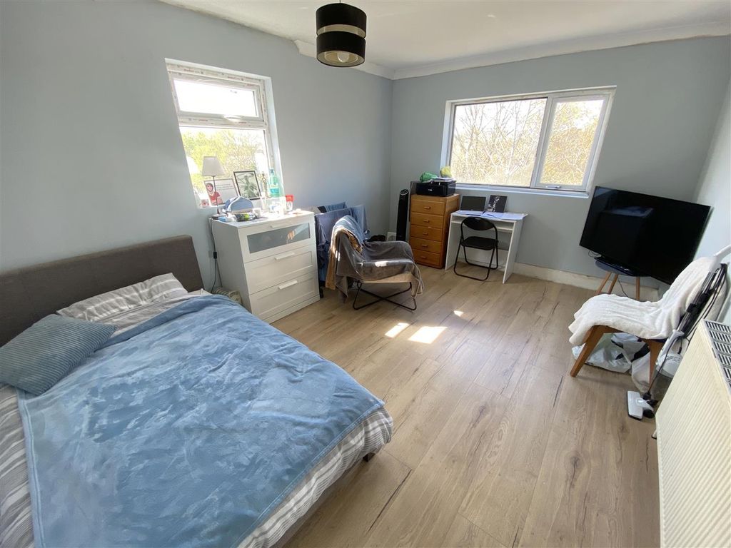 Property photo 2 of 10 Bedroom One ( Rear )