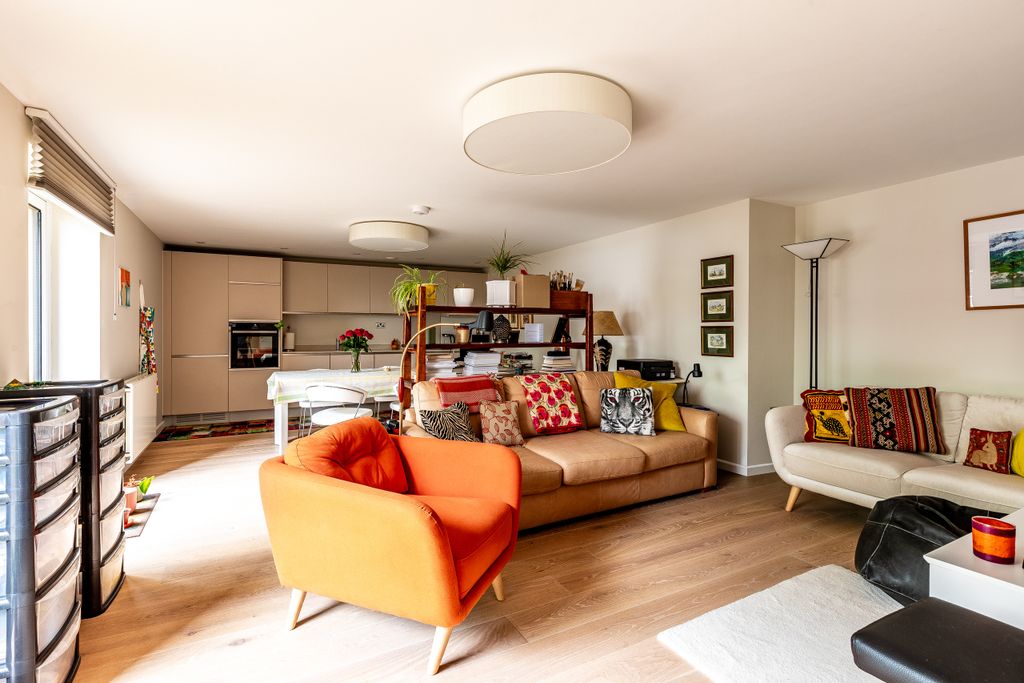 Property photo 1 of 11 Photo 3