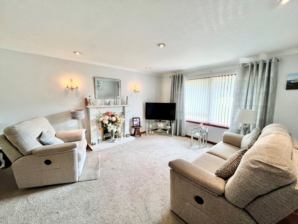 Property photo 2 of 32