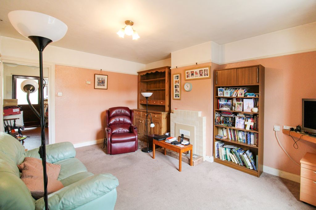 Property photo 2 of 12