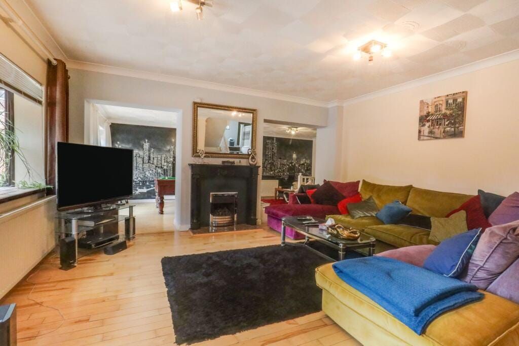 Property photo 2 of 27