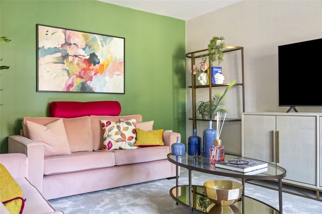 Property photo 3 of 10 Show Home